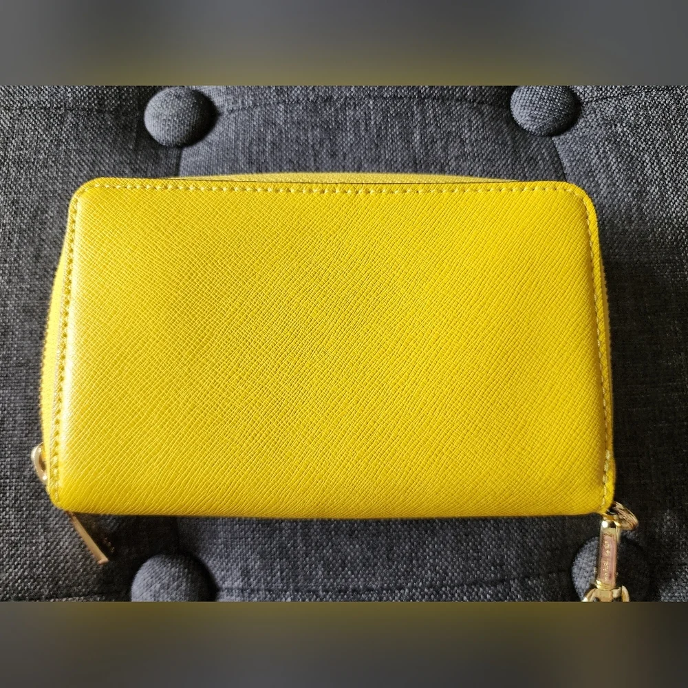 Preowned‎ Michael Kors yellow wristlet womens wallet